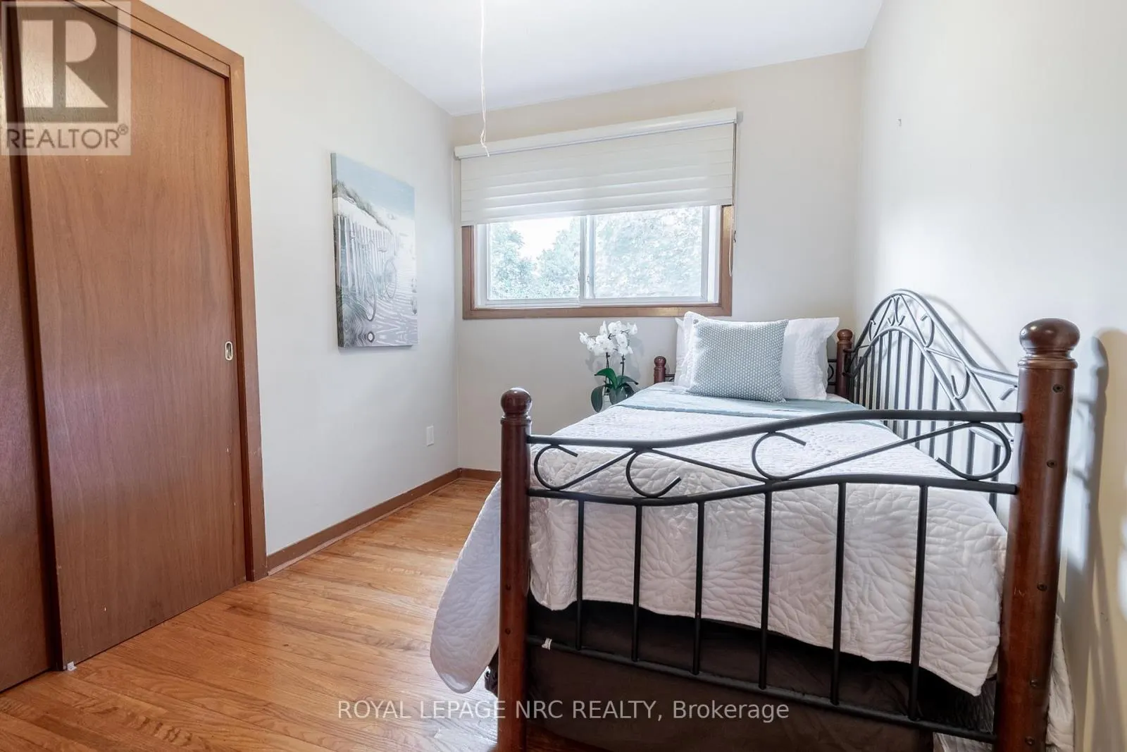 15 MONIQUE CRESCENT