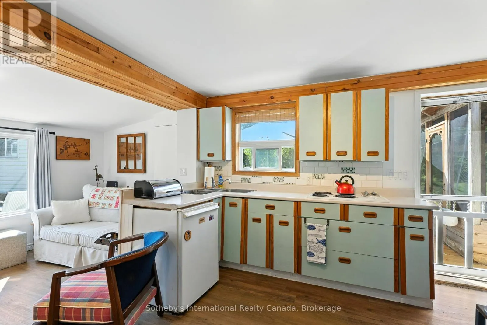 1118 SOUTH KAHSHE LAKE ROAD