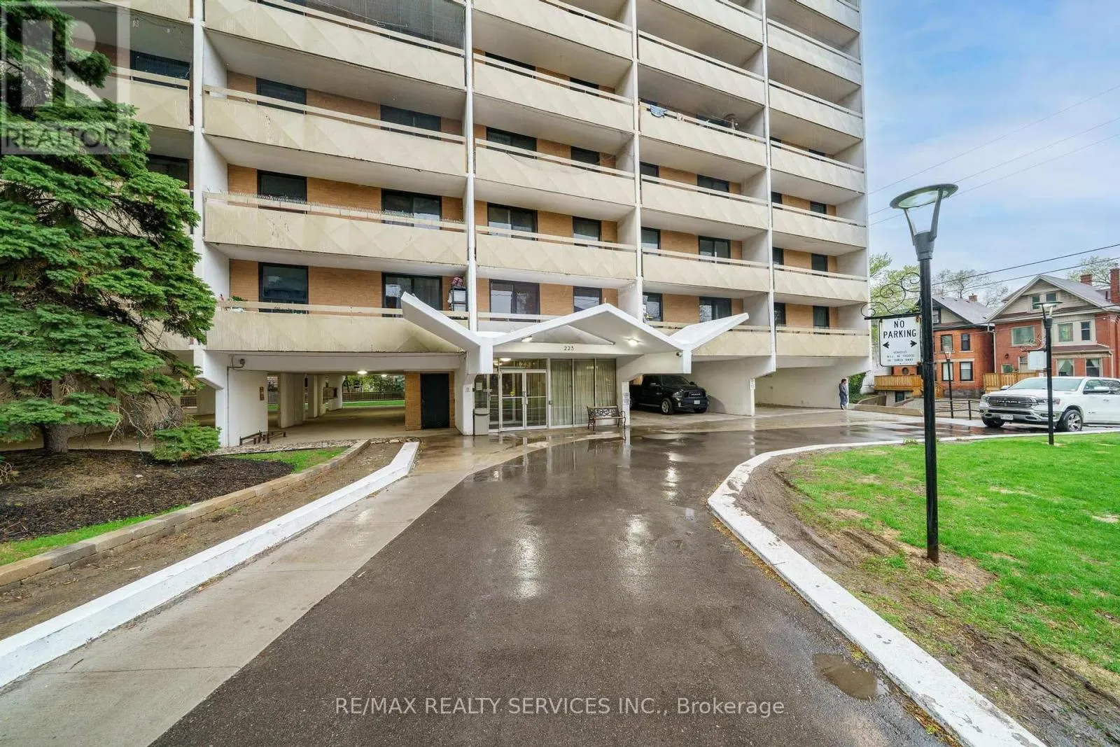 808 - 223 JACKSON STREET W