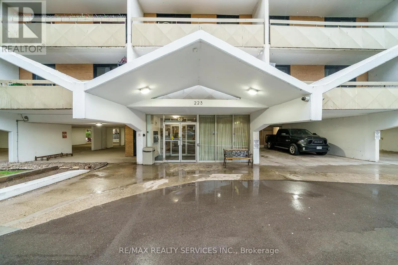 808 - 223 JACKSON STREET W