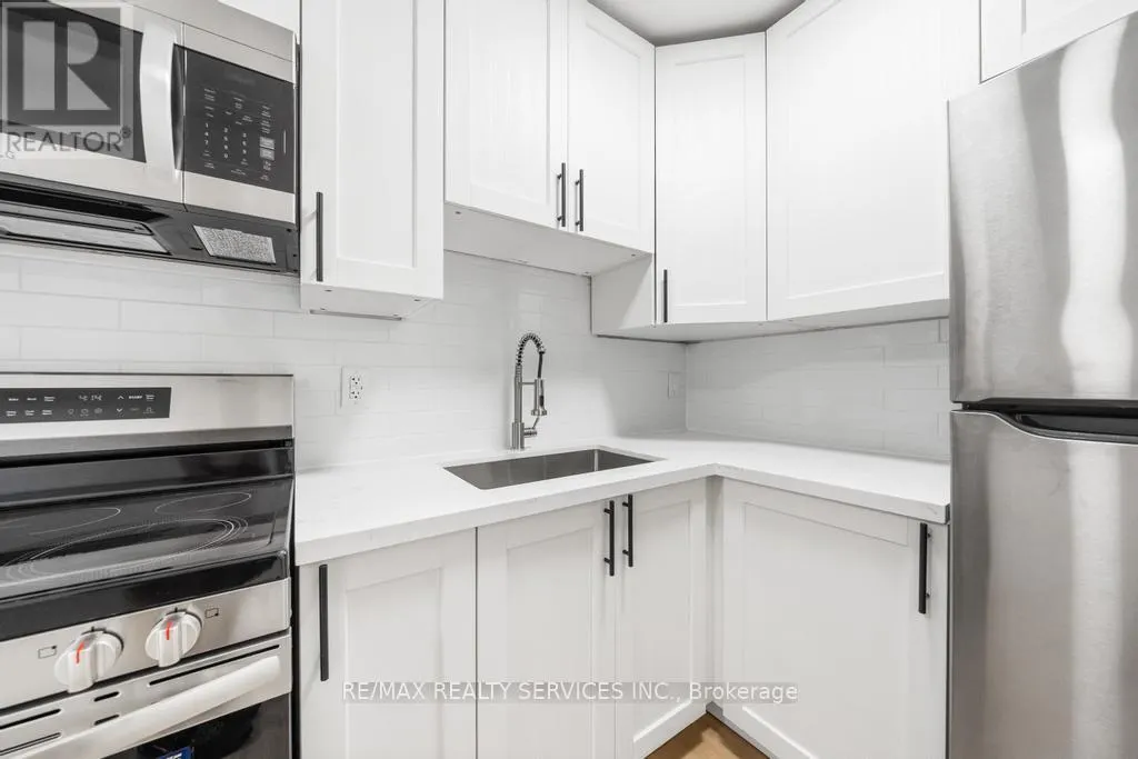 808 - 223 JACKSON STREET W