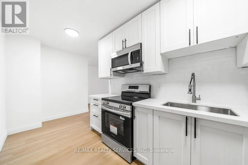 808 - 223 JACKSON STREET W