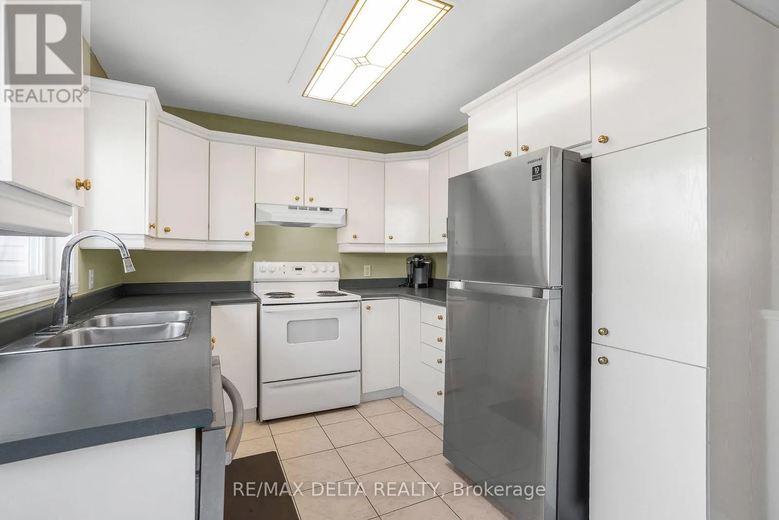 843 NELSON STREET W