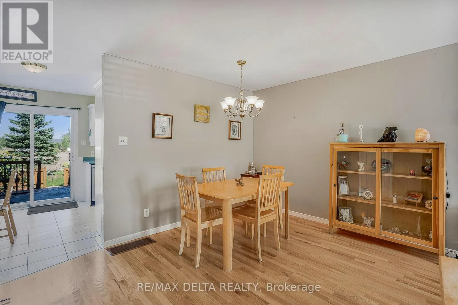 843 NELSON STREET W