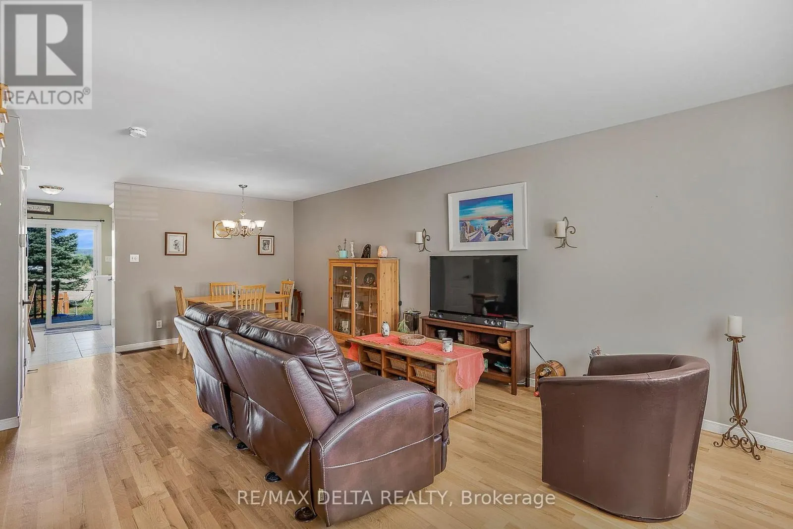 843 NELSON STREET W