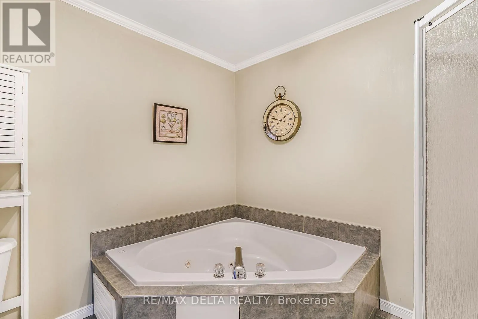 843 NELSON STREET W