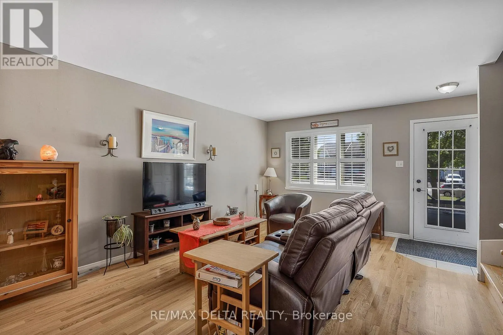 843 NELSON STREET W