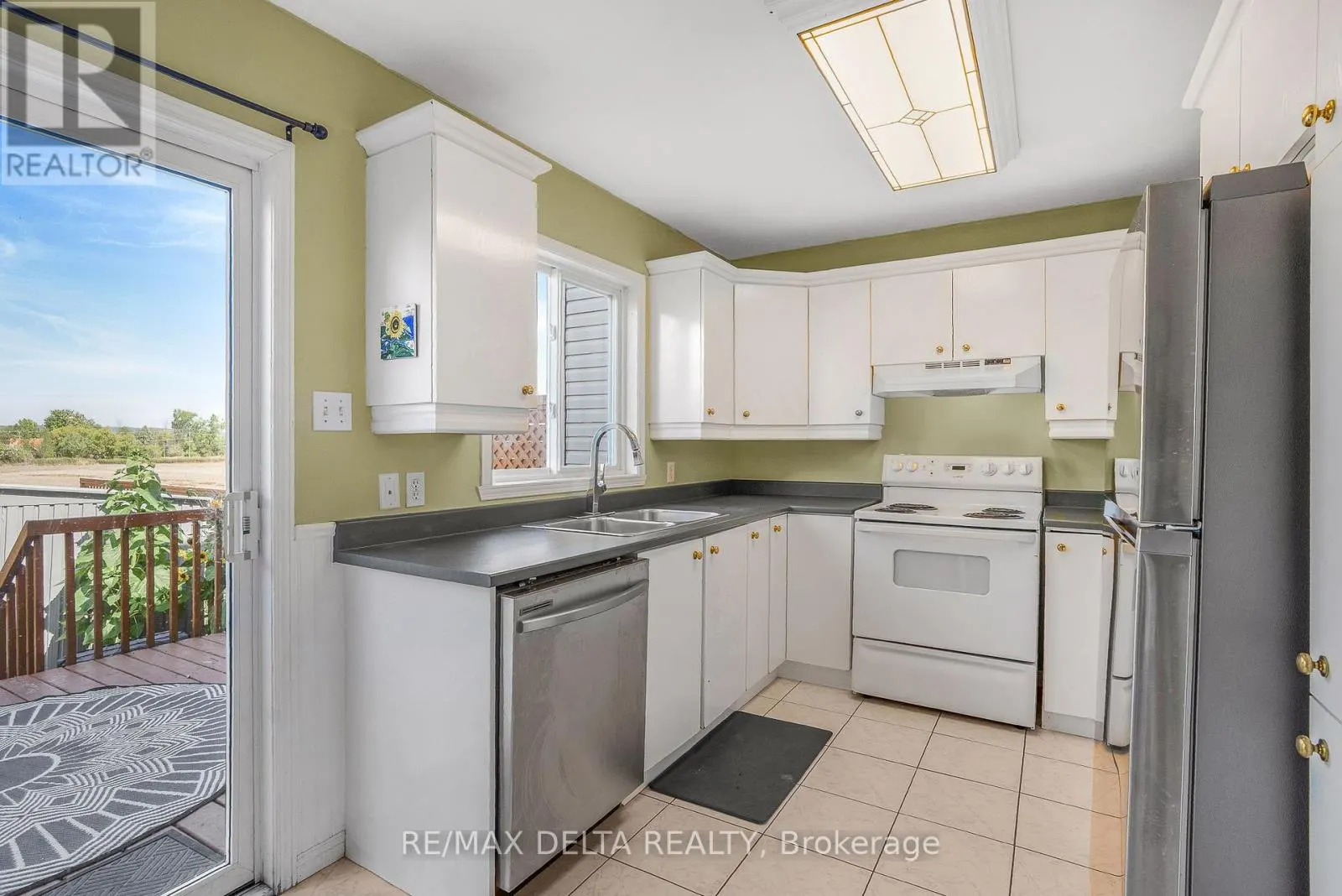 843 NELSON STREET W