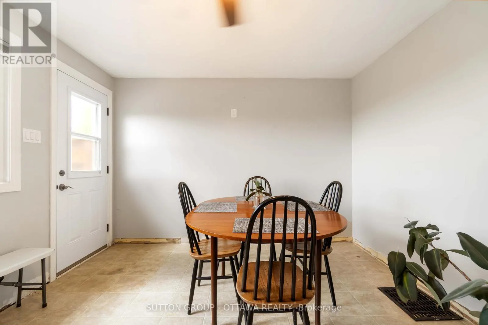 113 TAYLOR ROAD E