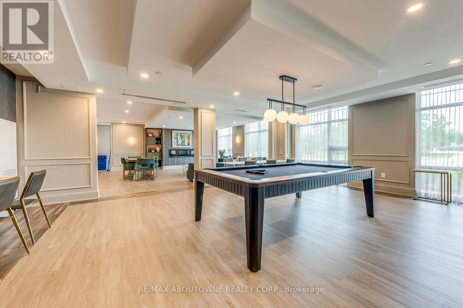 429 - 470 DUNDAS STREET E