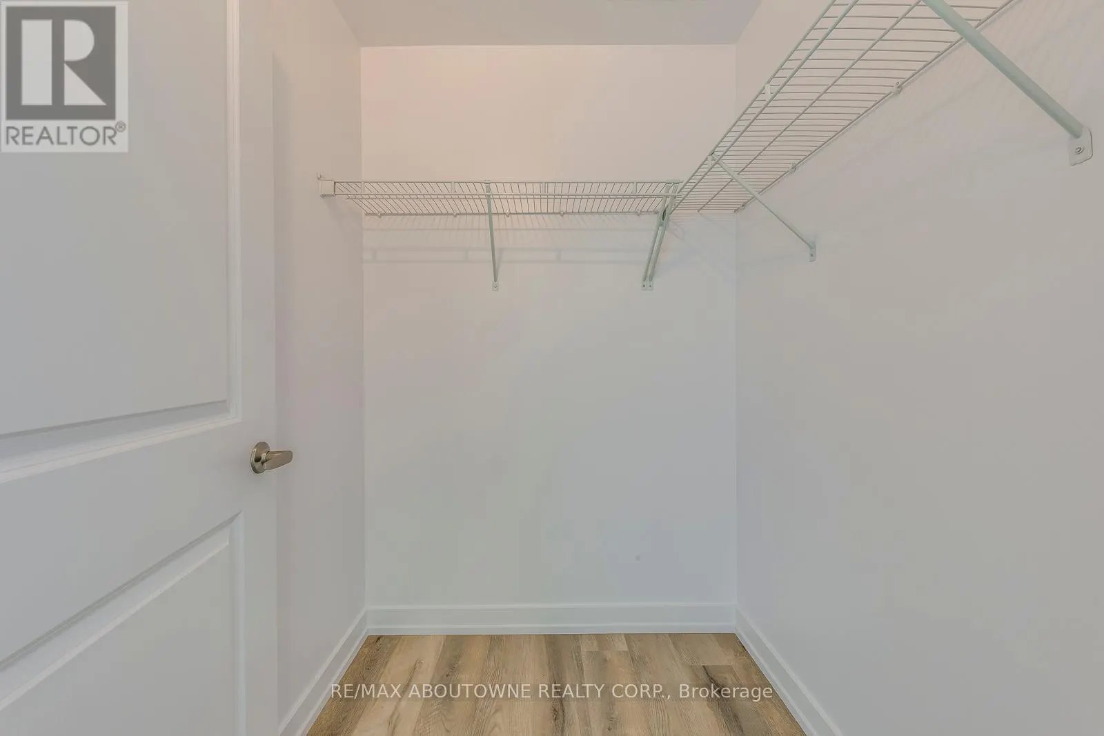 429 - 470 DUNDAS STREET E