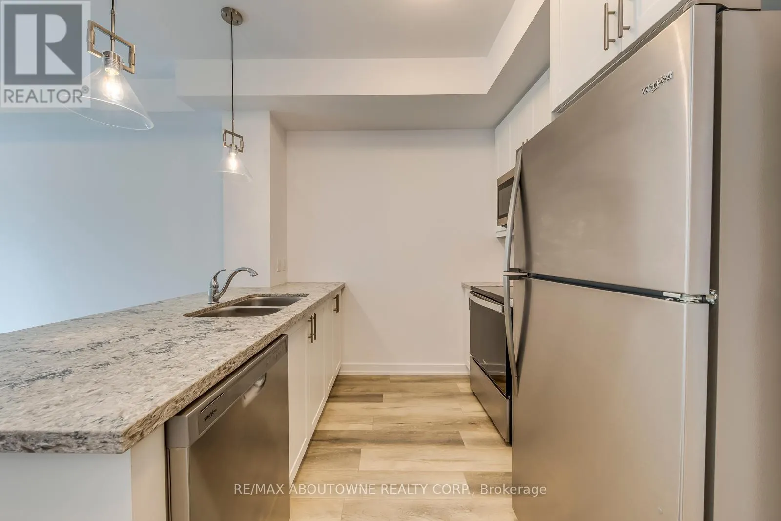 429 - 470 DUNDAS STREET E