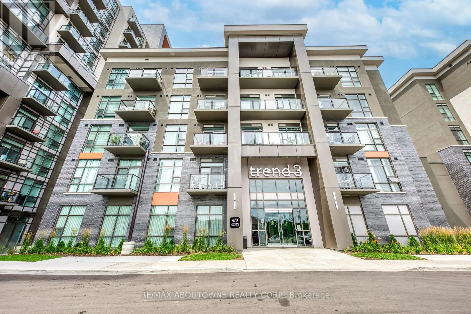 429 - 470 DUNDAS STREET E