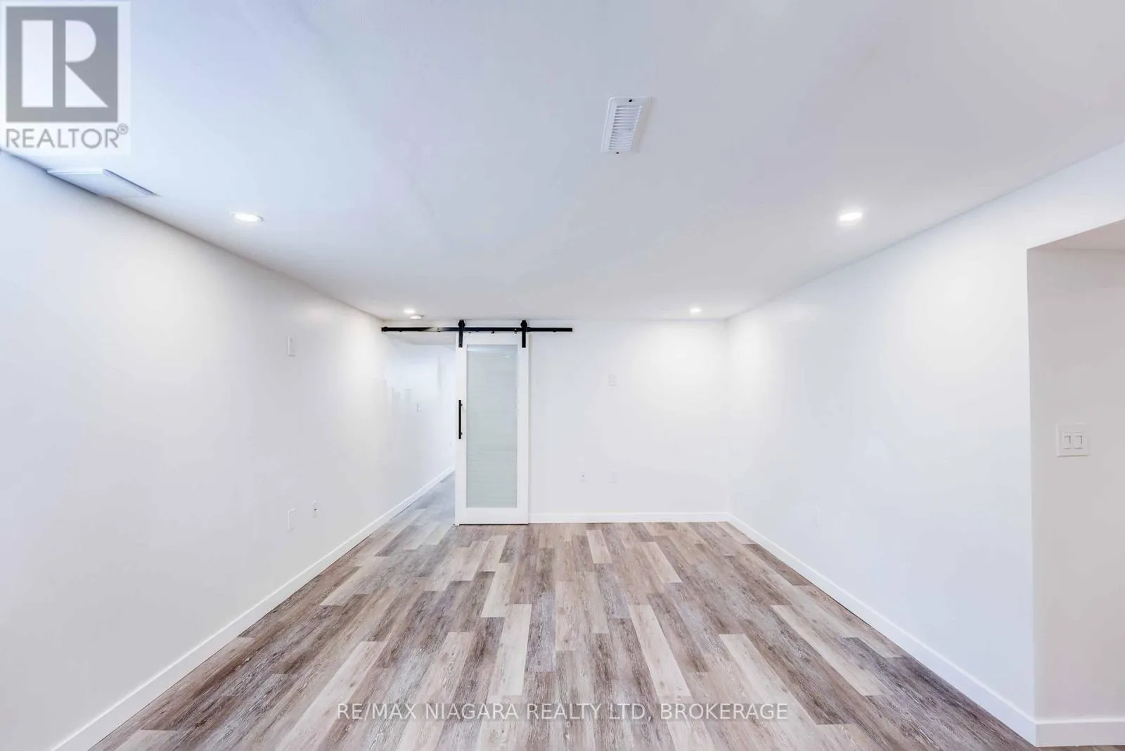6160 CHURCH'S LANE