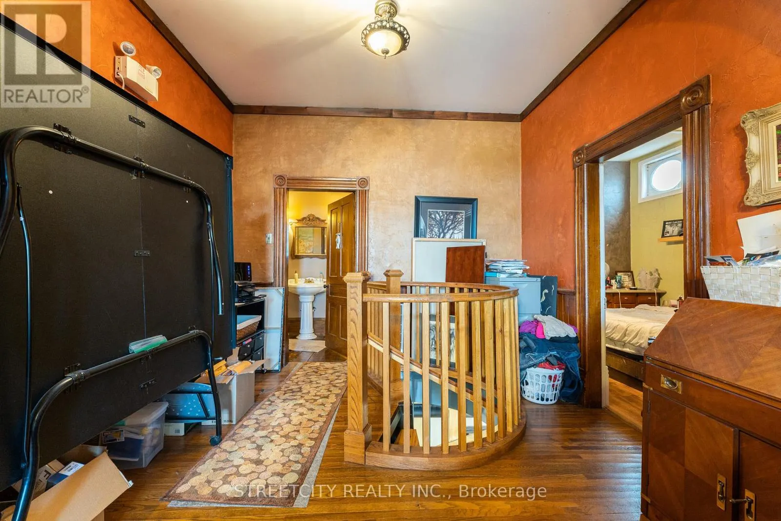 206 MAIN STREET E