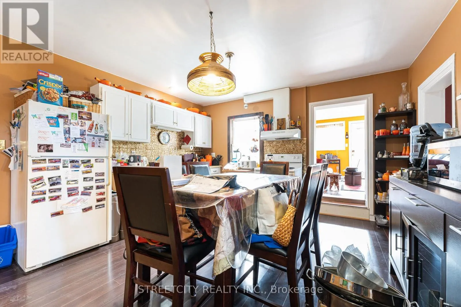 206 MAIN STREET E