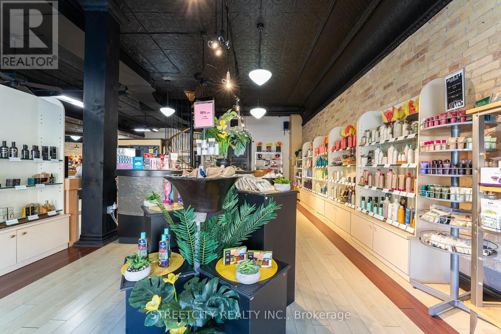 206 MAIN STREET E