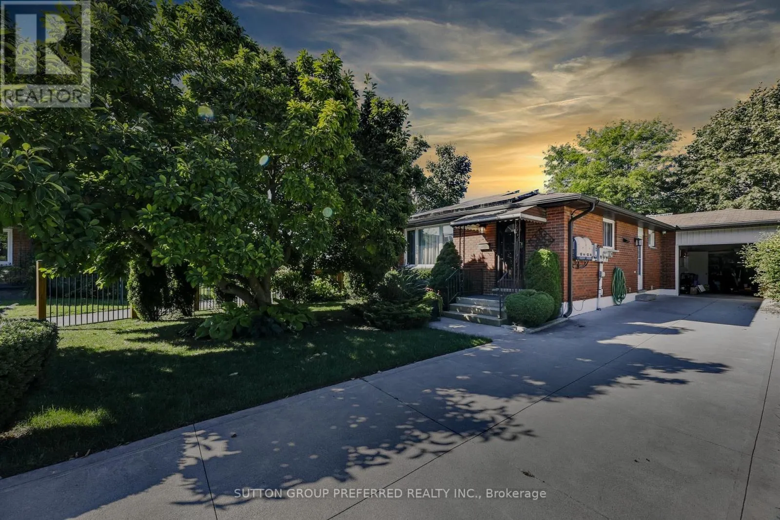82 LACEY CRESCENT