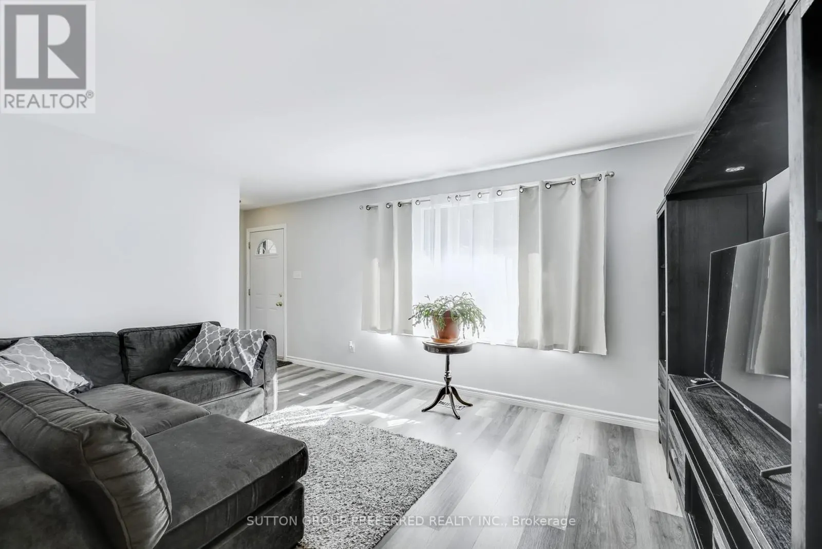 82 LACEY CRESCENT