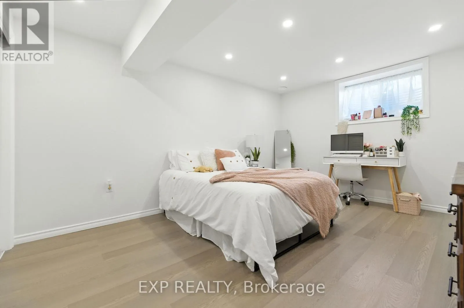 202 DOWSLEY CRESCENT