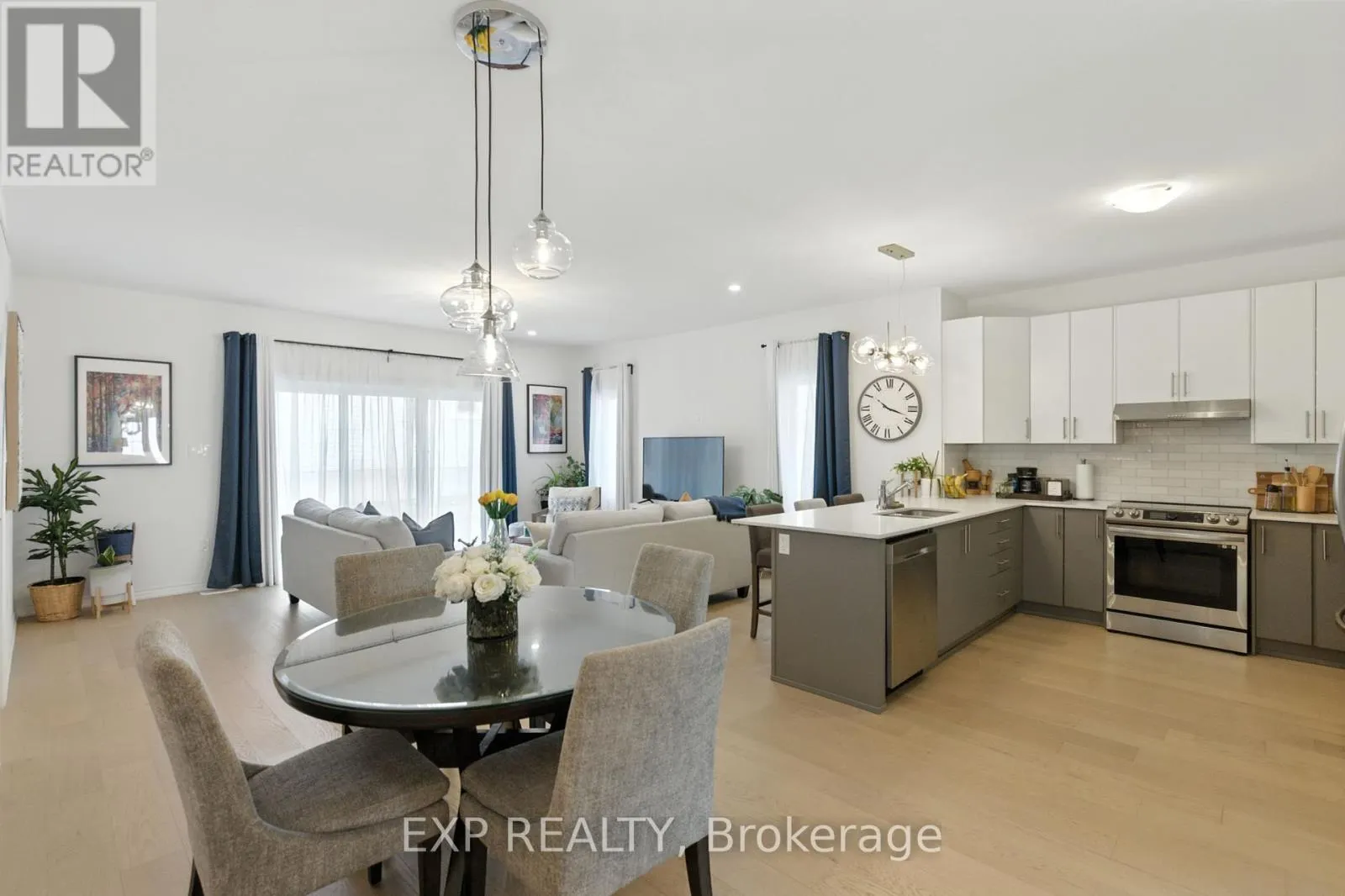 202 DOWSLEY CRESCENT
