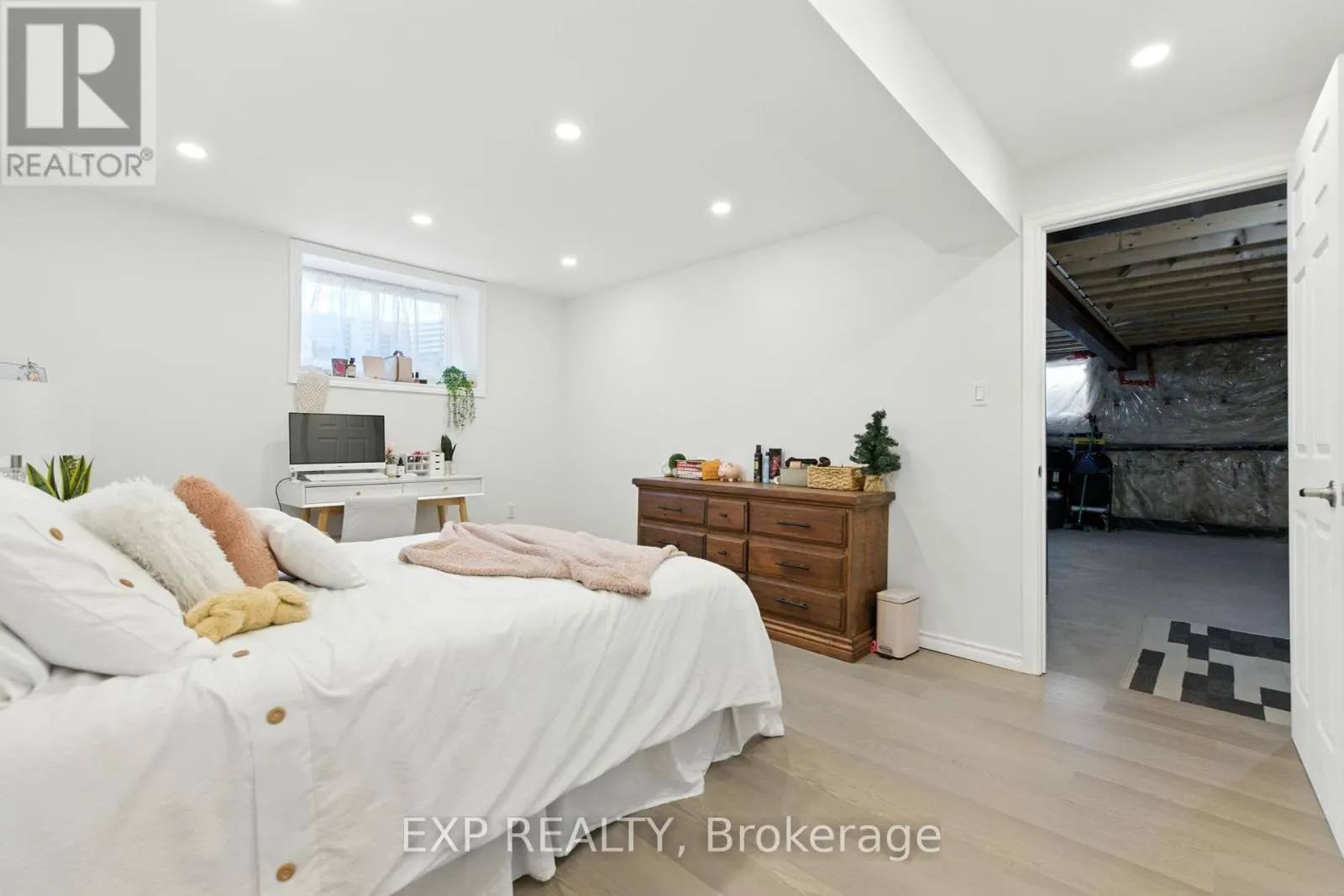 202 DOWSLEY CRESCENT