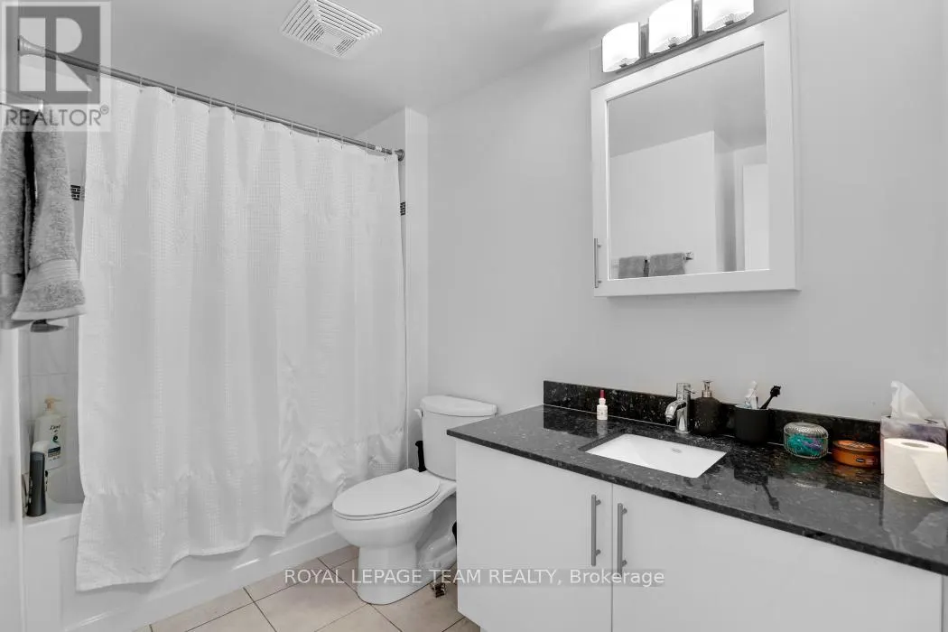 1303 - 242 RIDEAU STREET