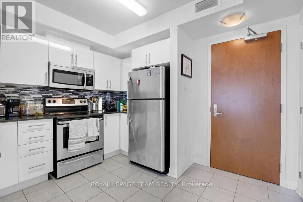 1303 - 242 RIDEAU STREET