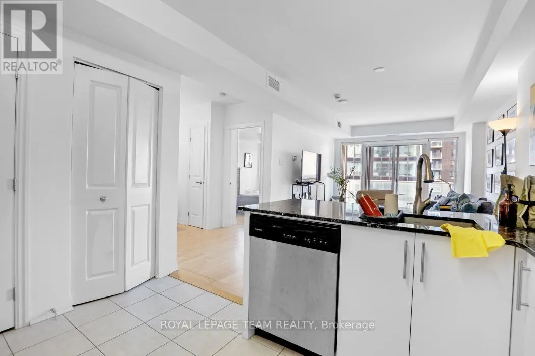 1303 - 242 RIDEAU STREET
