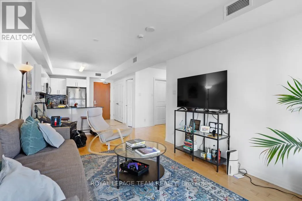 1303 - 242 RIDEAU STREET
