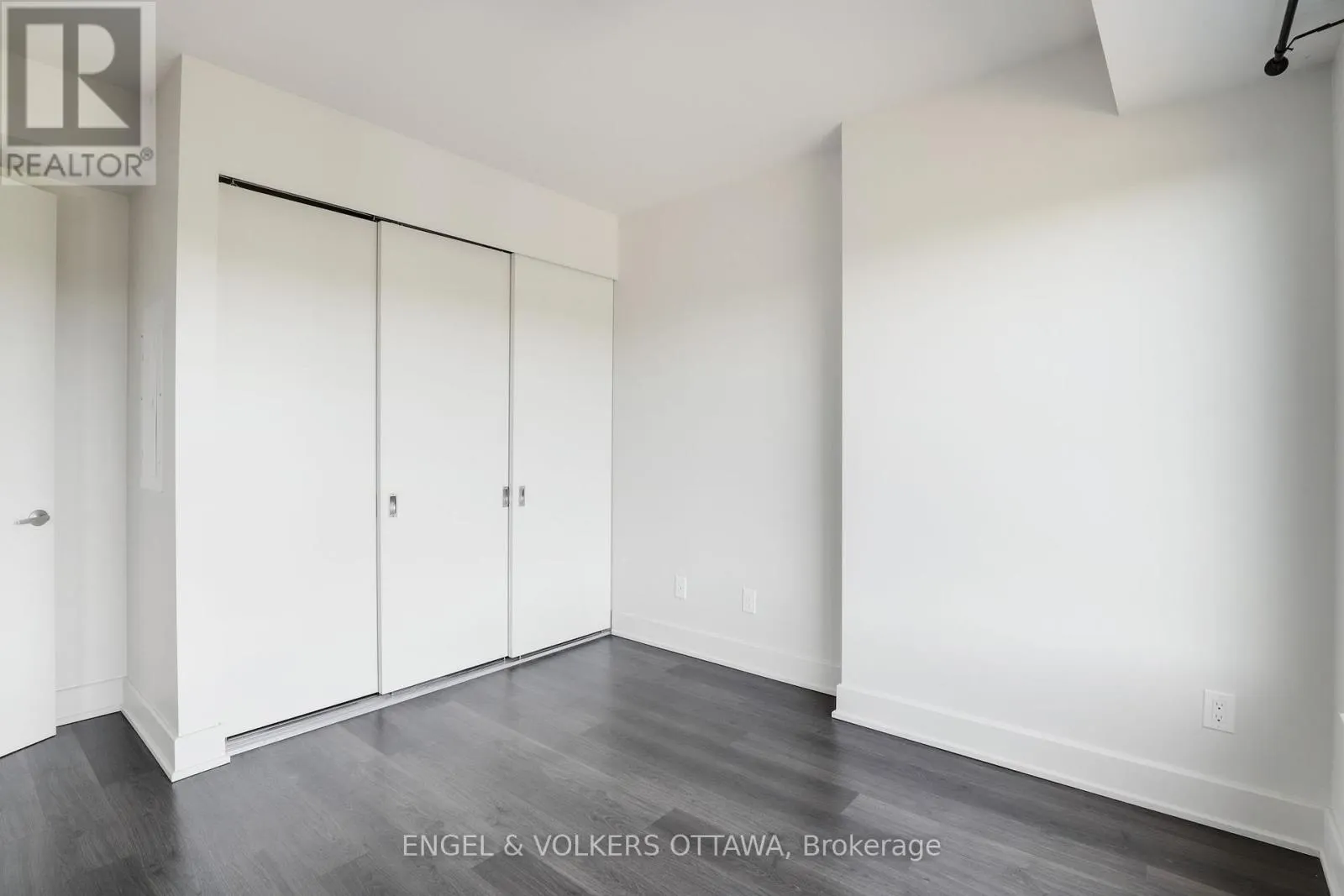 813 - 7 MARQUETTE AVENUE