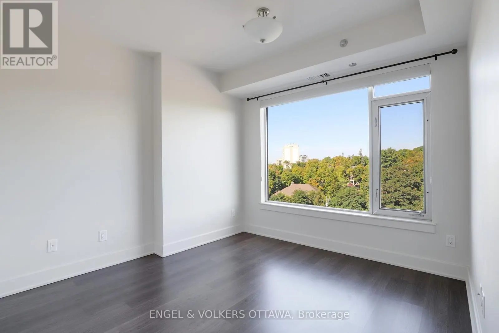 813 - 7 MARQUETTE AVENUE