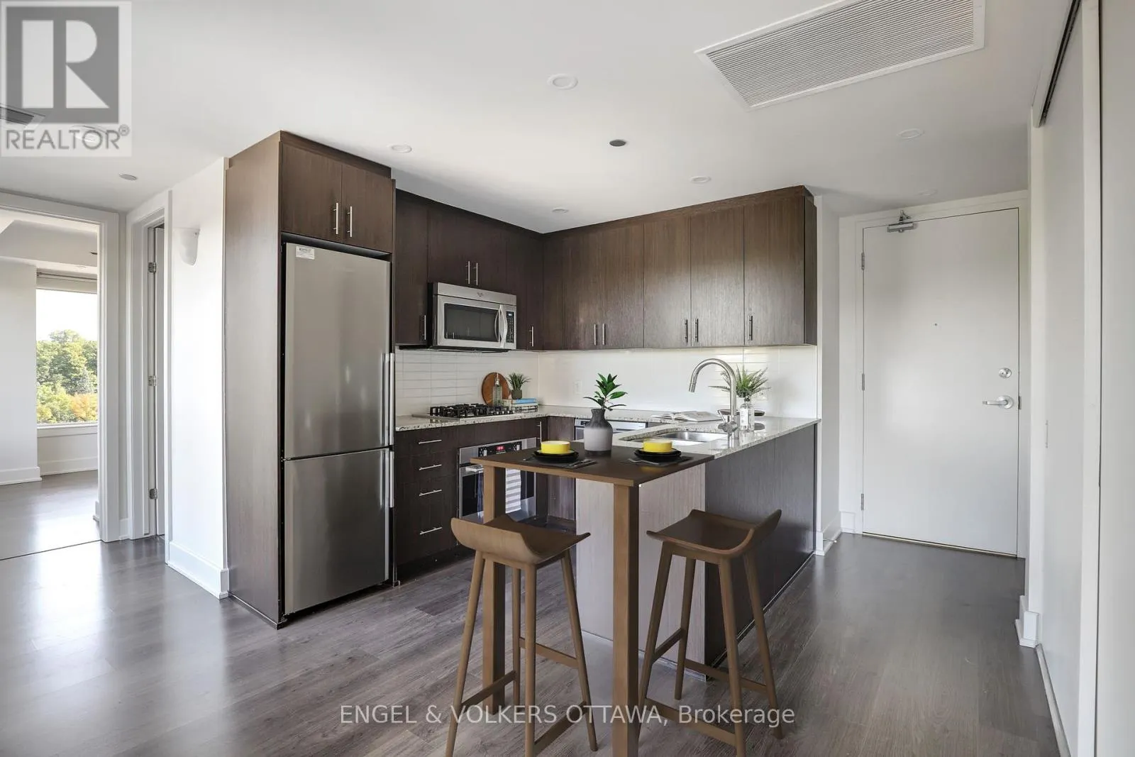 813 - 7 MARQUETTE AVENUE