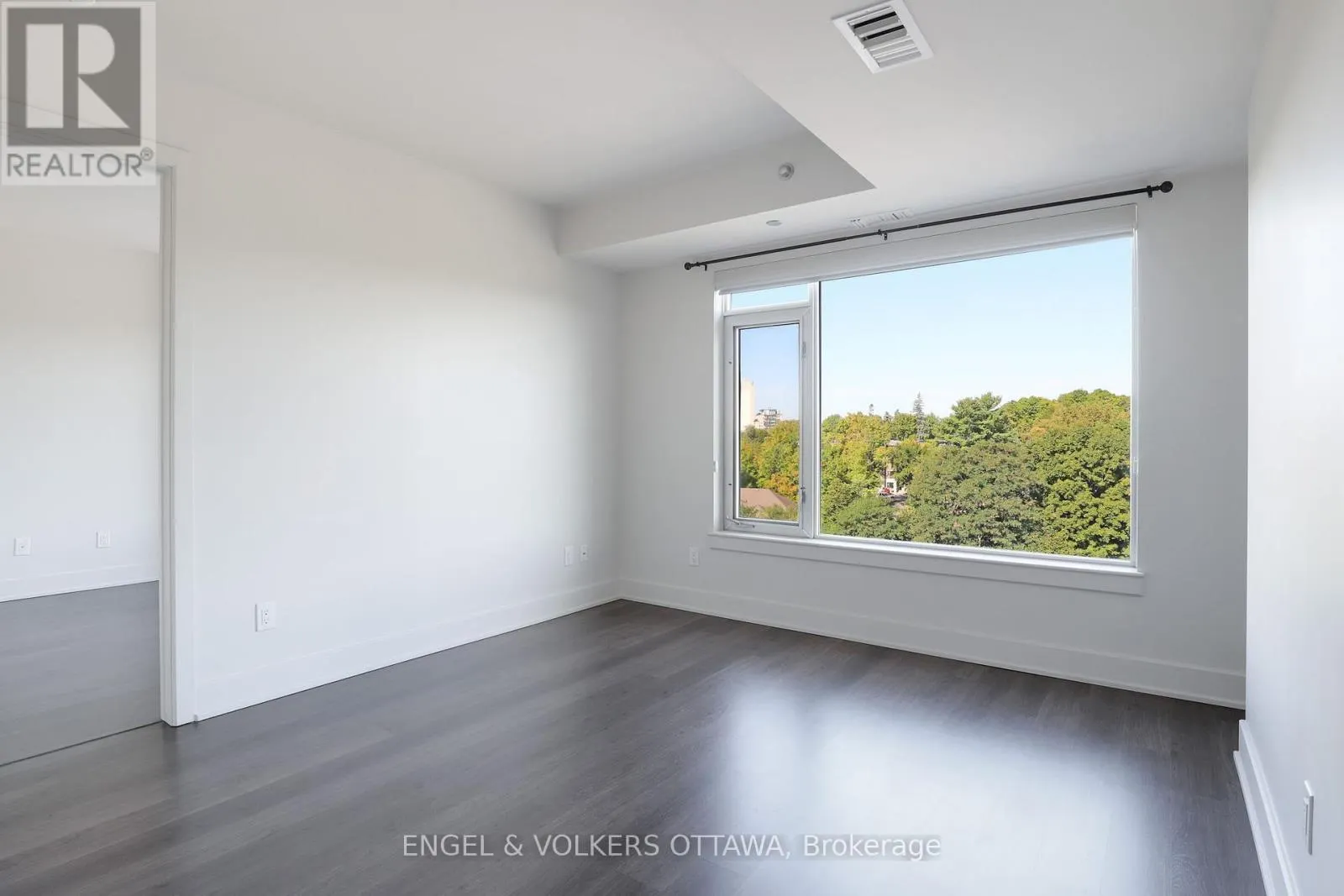 813 - 7 MARQUETTE AVENUE