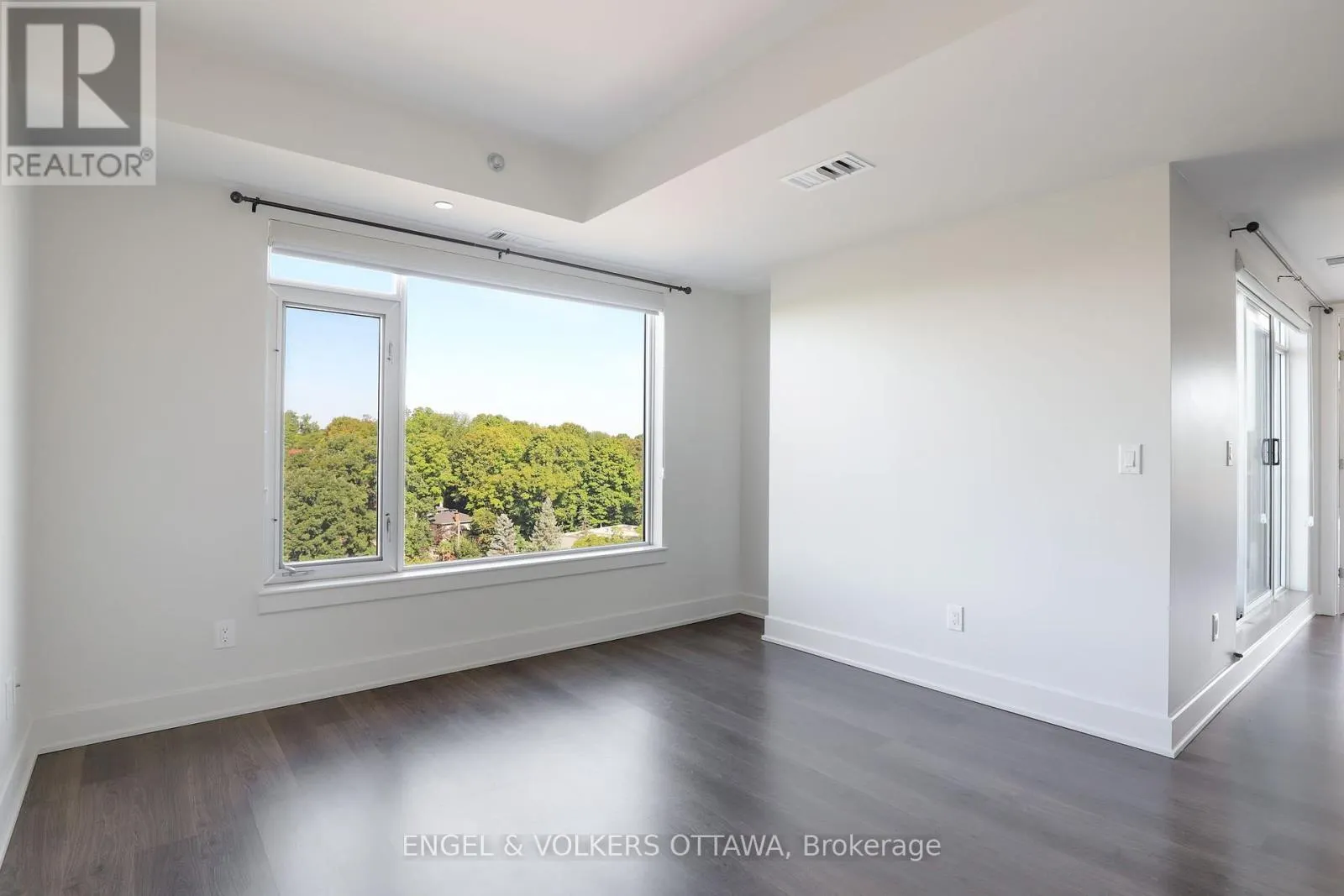 813 - 7 MARQUETTE AVENUE