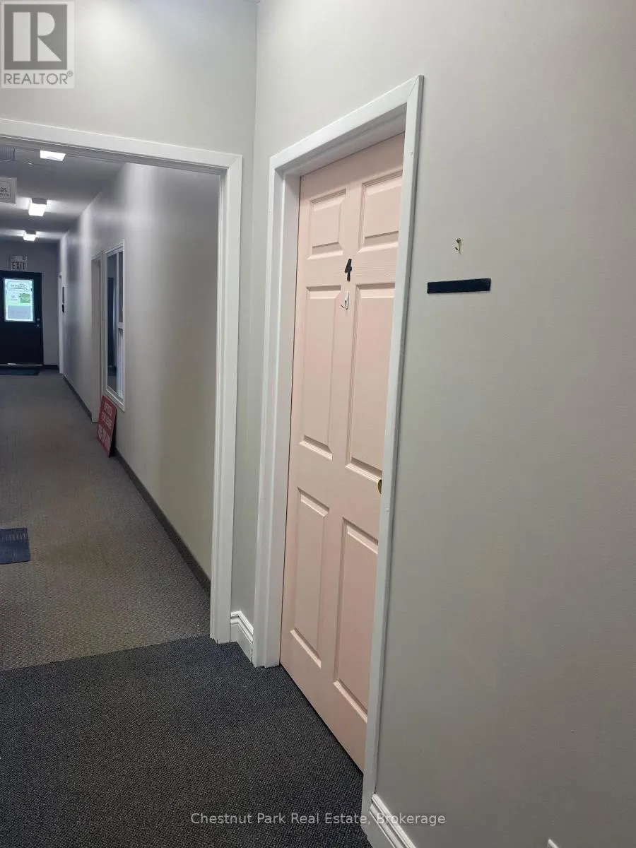 4 - 51 MAIN STREET E, #4
