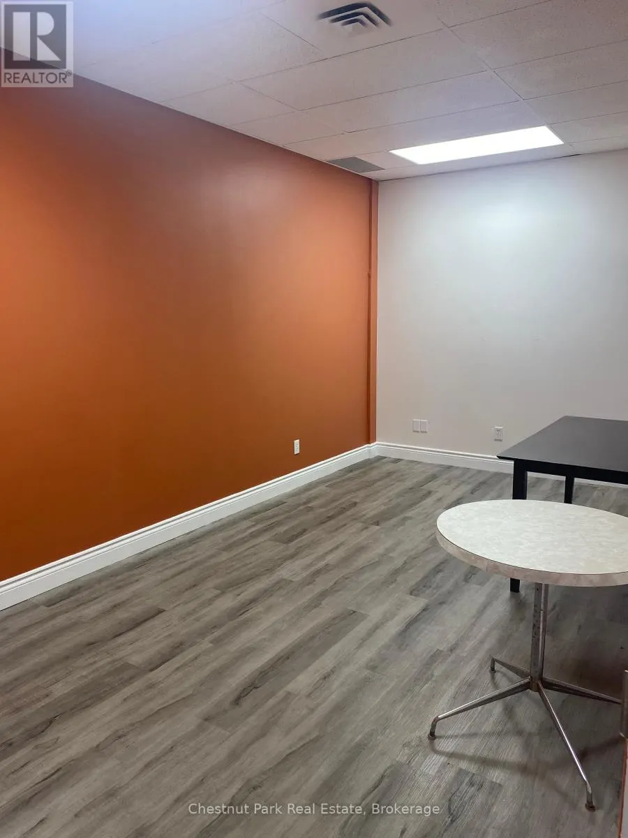 4 - 51 MAIN STREET E, #4