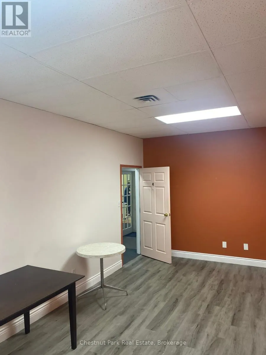 4 - 51 MAIN STREET E, #4