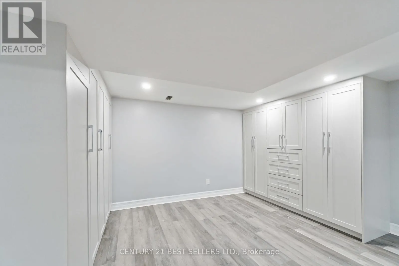 599 BEACH BOULEVARD