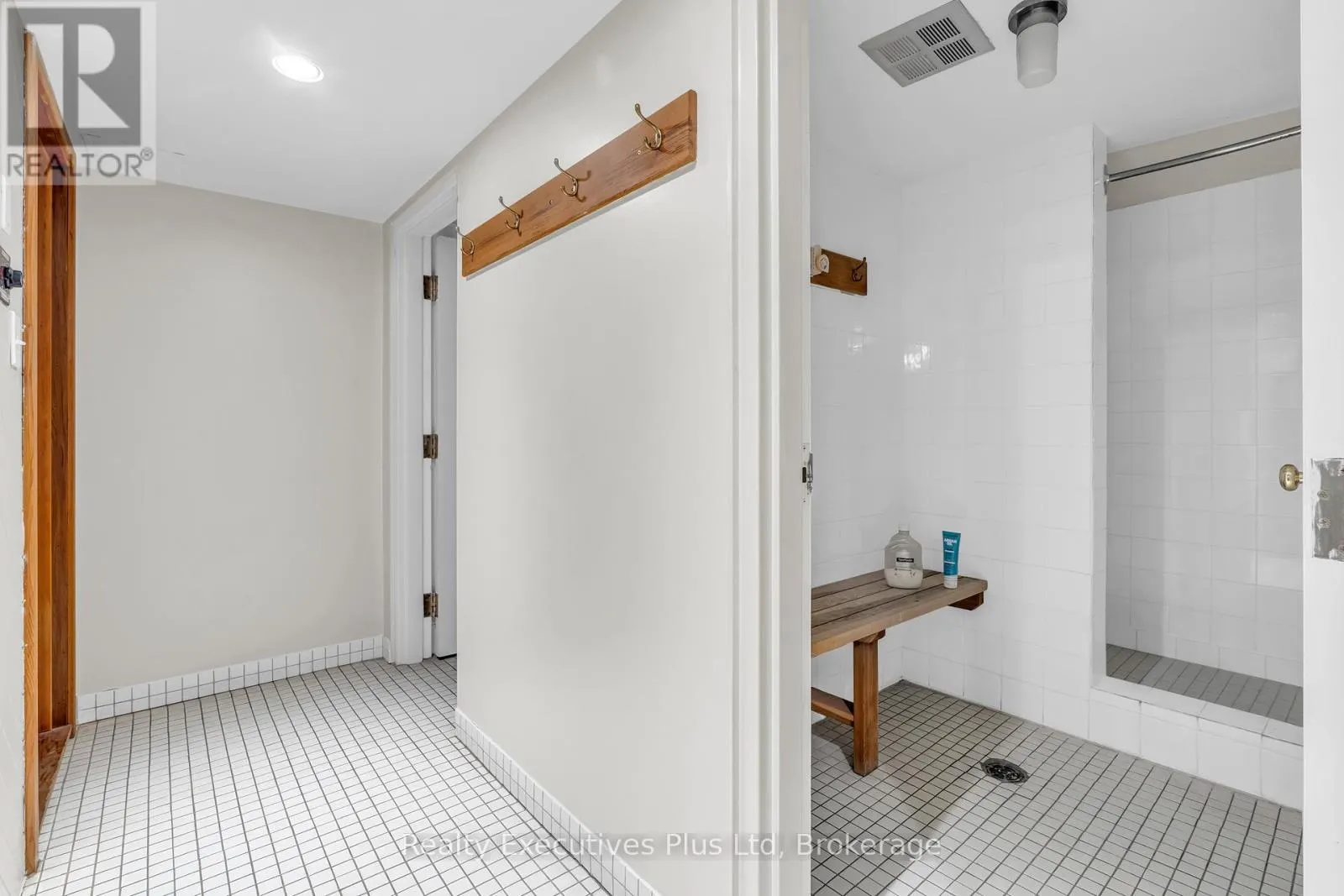 902 - 358 WATERLOO AVENUE, #902