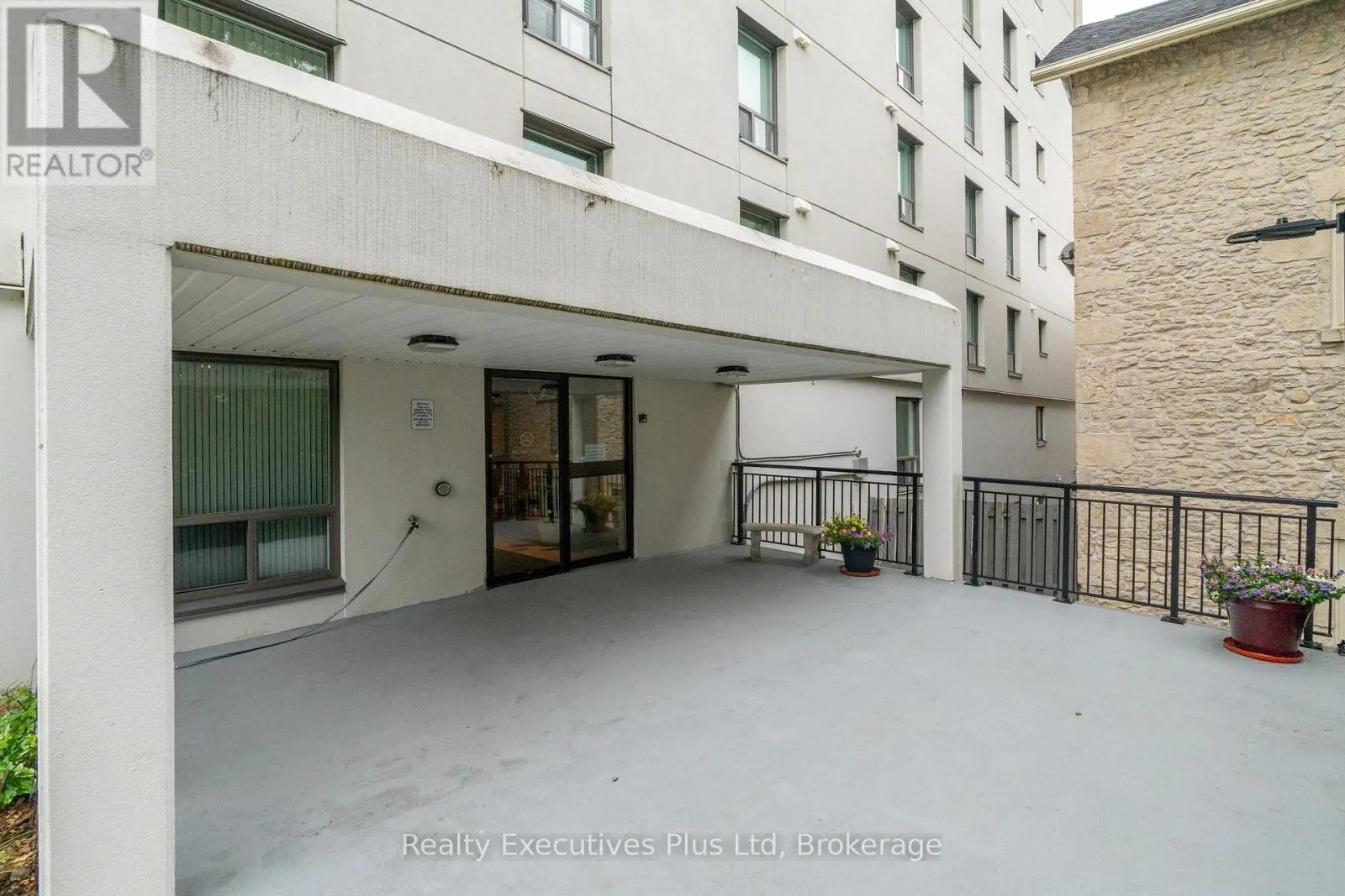 902 - 358 WATERLOO AVENUE, #902
