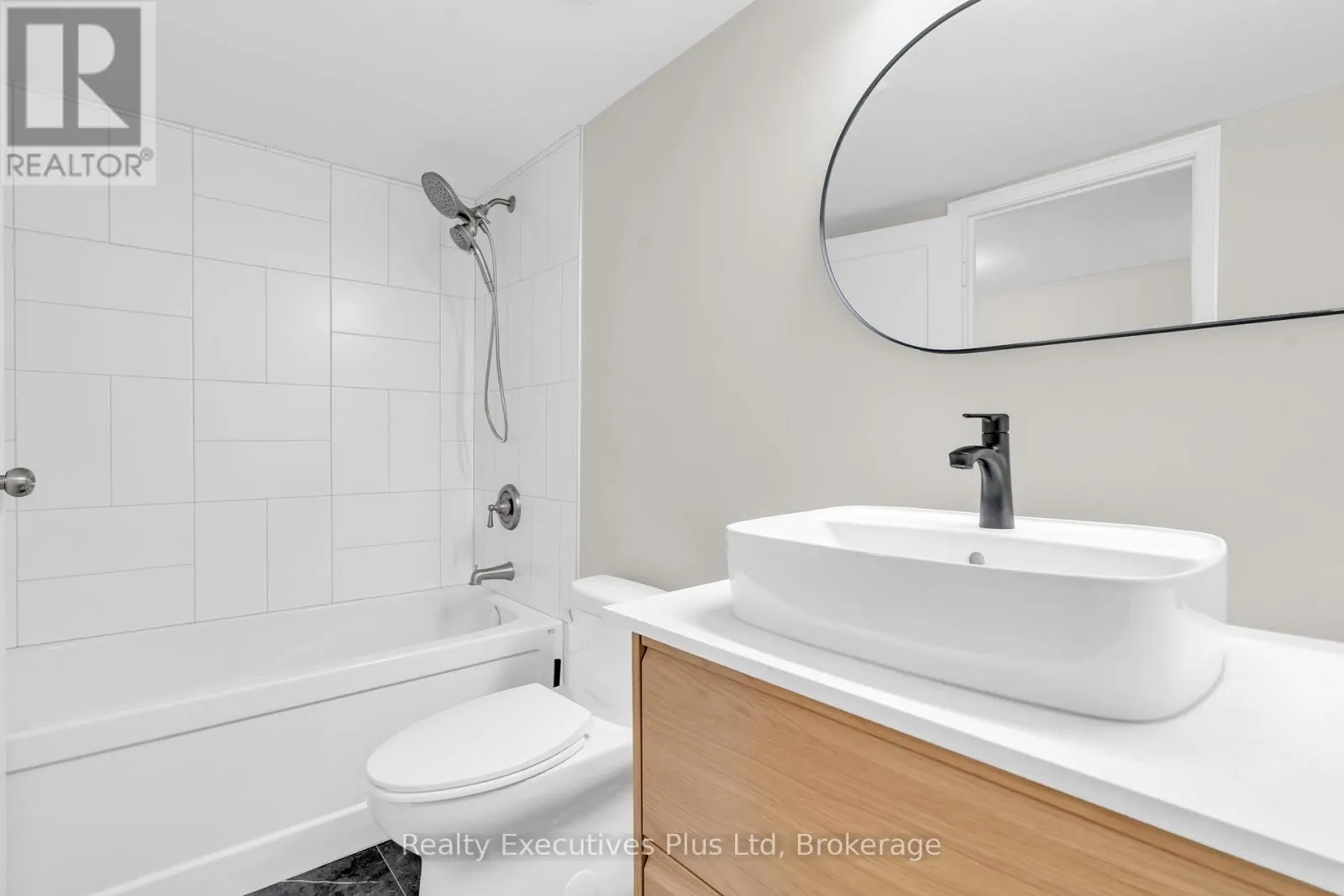 902 - 358 WATERLOO AVENUE, #902
