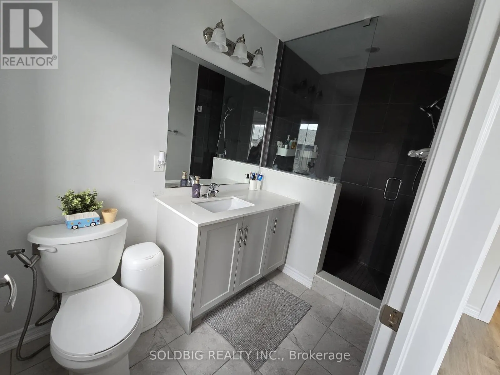 21 - 124 COMPASS TRAIL