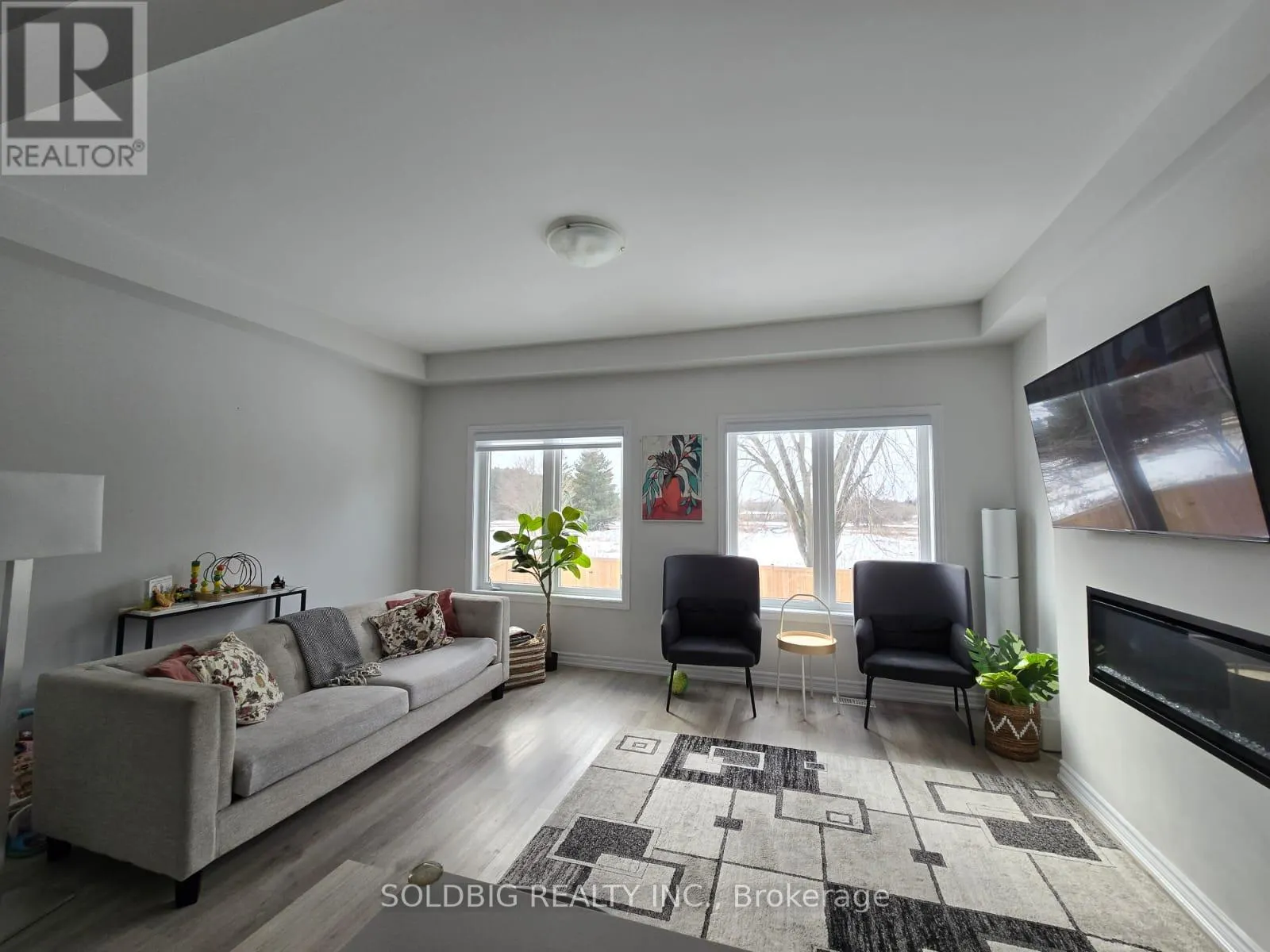 21 - 124 COMPASS TRAIL
