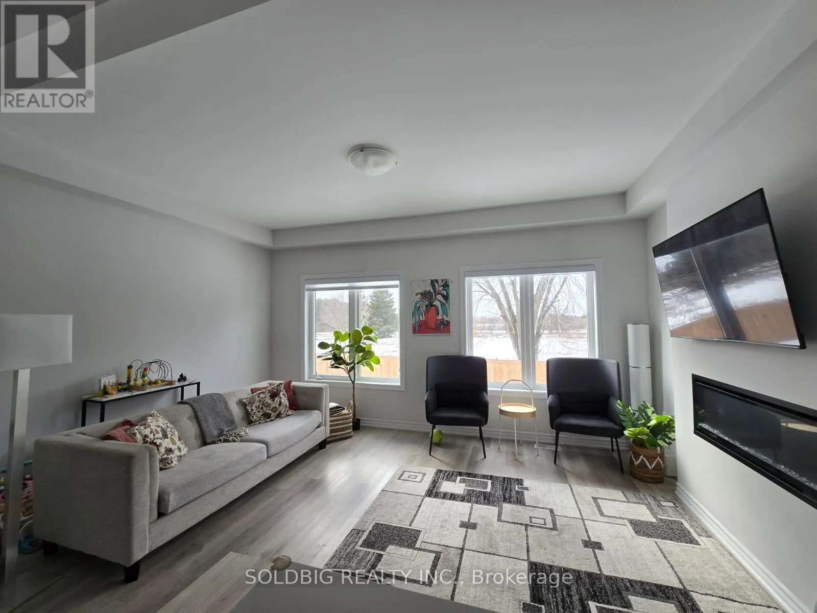 21 - 124 COMPASS TRAIL