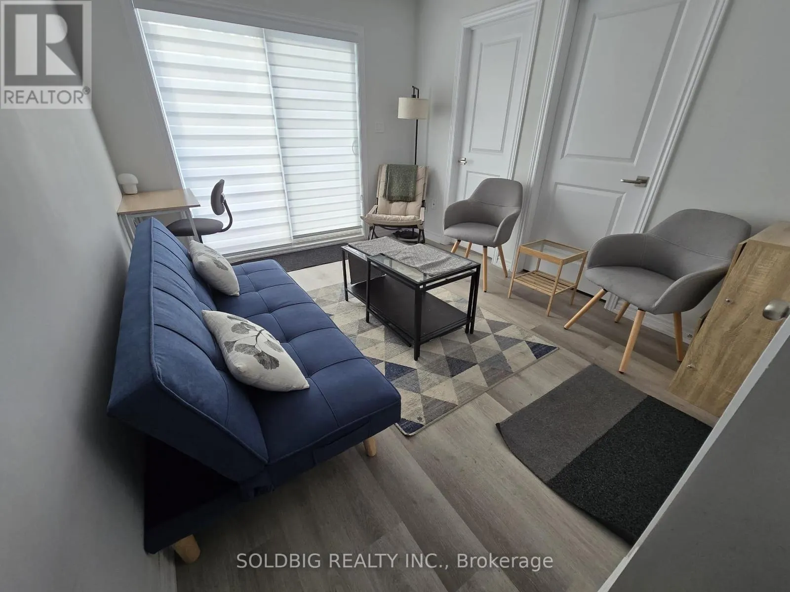 21 - 124 COMPASS TRAIL