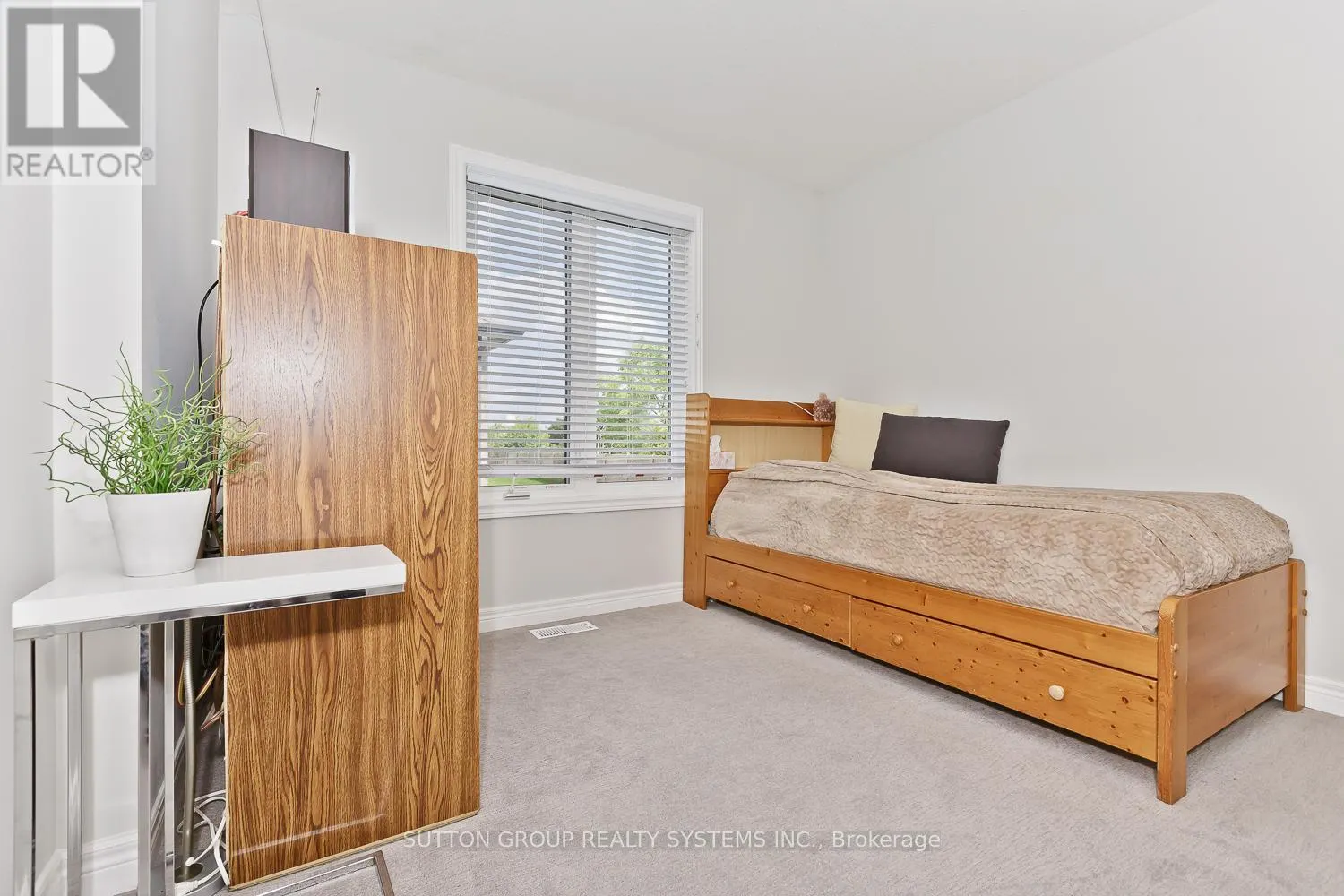 50 - 7768 ASCOT CIRCLE
