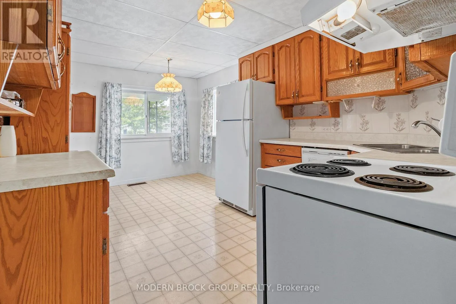 35 BROADWAY AVENUE