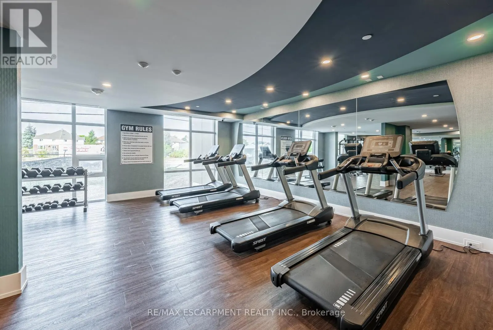 327 - 460 DUNDAS STREET E