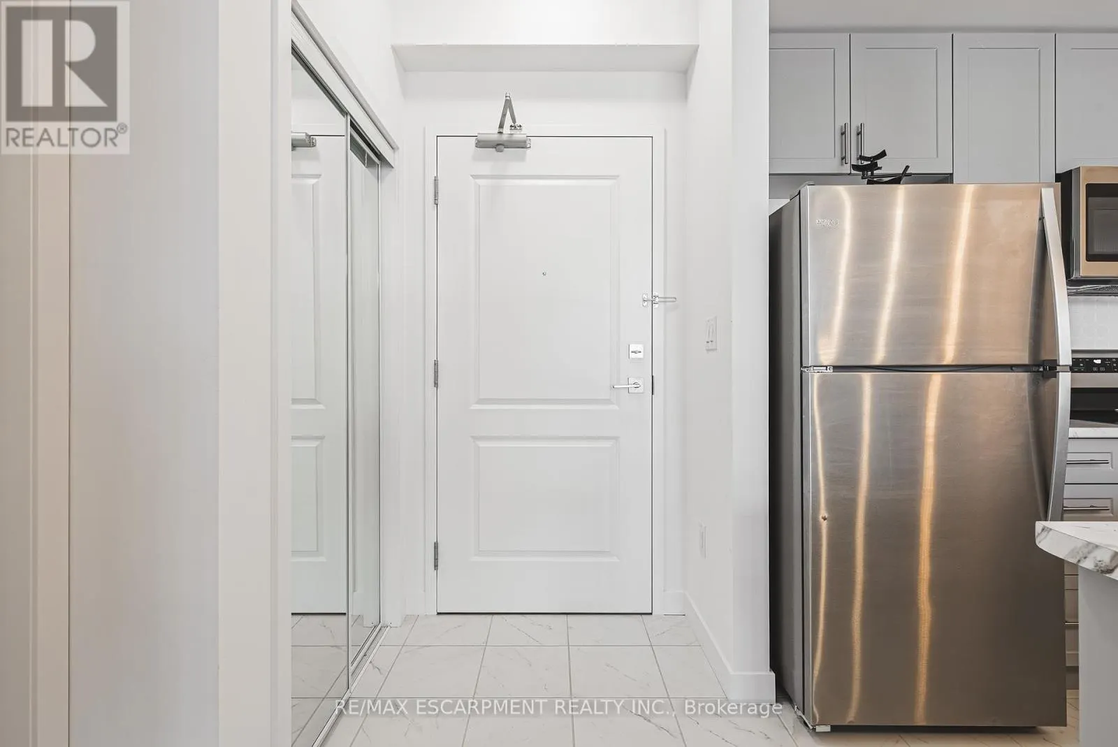 327 - 460 DUNDAS STREET E